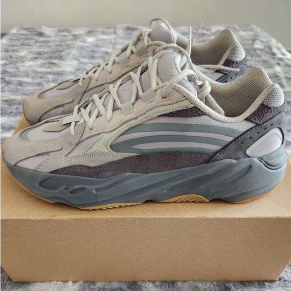 Men’s Yeezy Boost 700 V2 'Tephra' SZ 13 - Picture 10 of 11